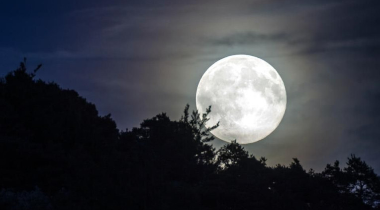 Mơ thấy vầng trăng có ý nghĩa như thế nào, đánh con số mấy?